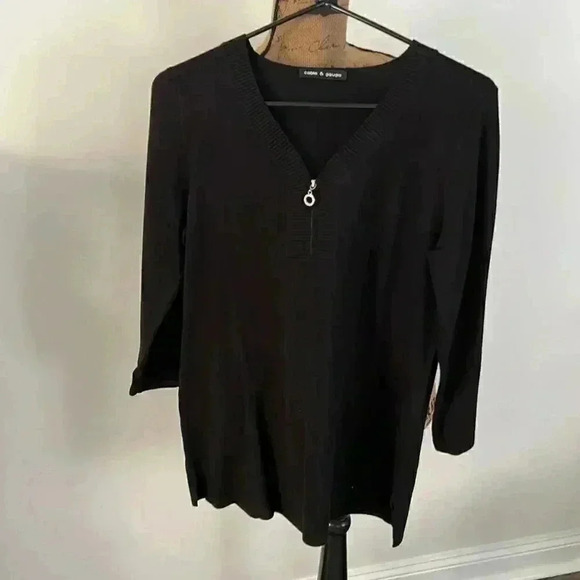 Cable & Gauge Sweaters - Black sweater3/4 inch sleeves with stone zipper pull